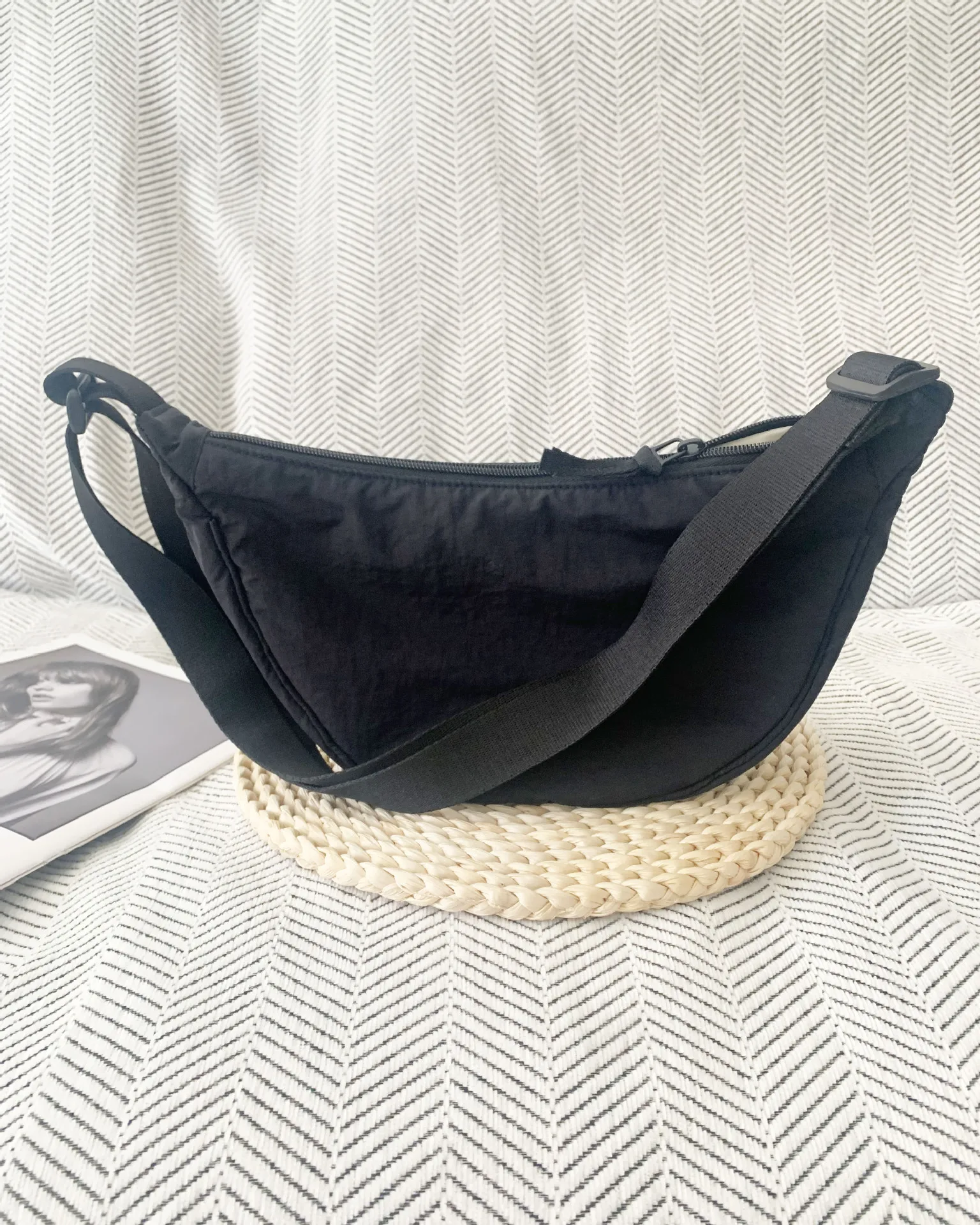 Leichte Nylon-Halbmond-Umhängetasche mit Verstellbarem Breitem Riemen, Schultertasche für Frauen, Tägliche Einkaufs- und Reisehandtasche – Detail 6