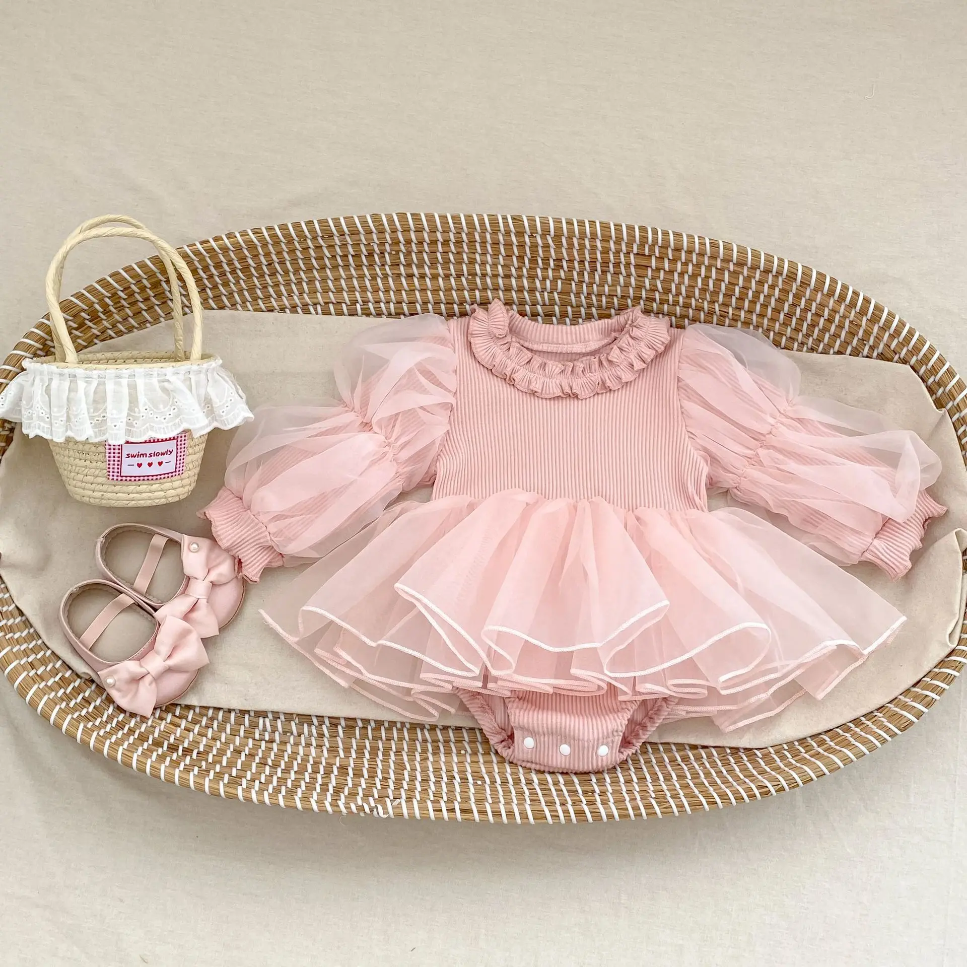 

New mesh long sleeved dress for 0-3 year old baby girls, internet famous children's clothing, bubble sleeves, princess dress