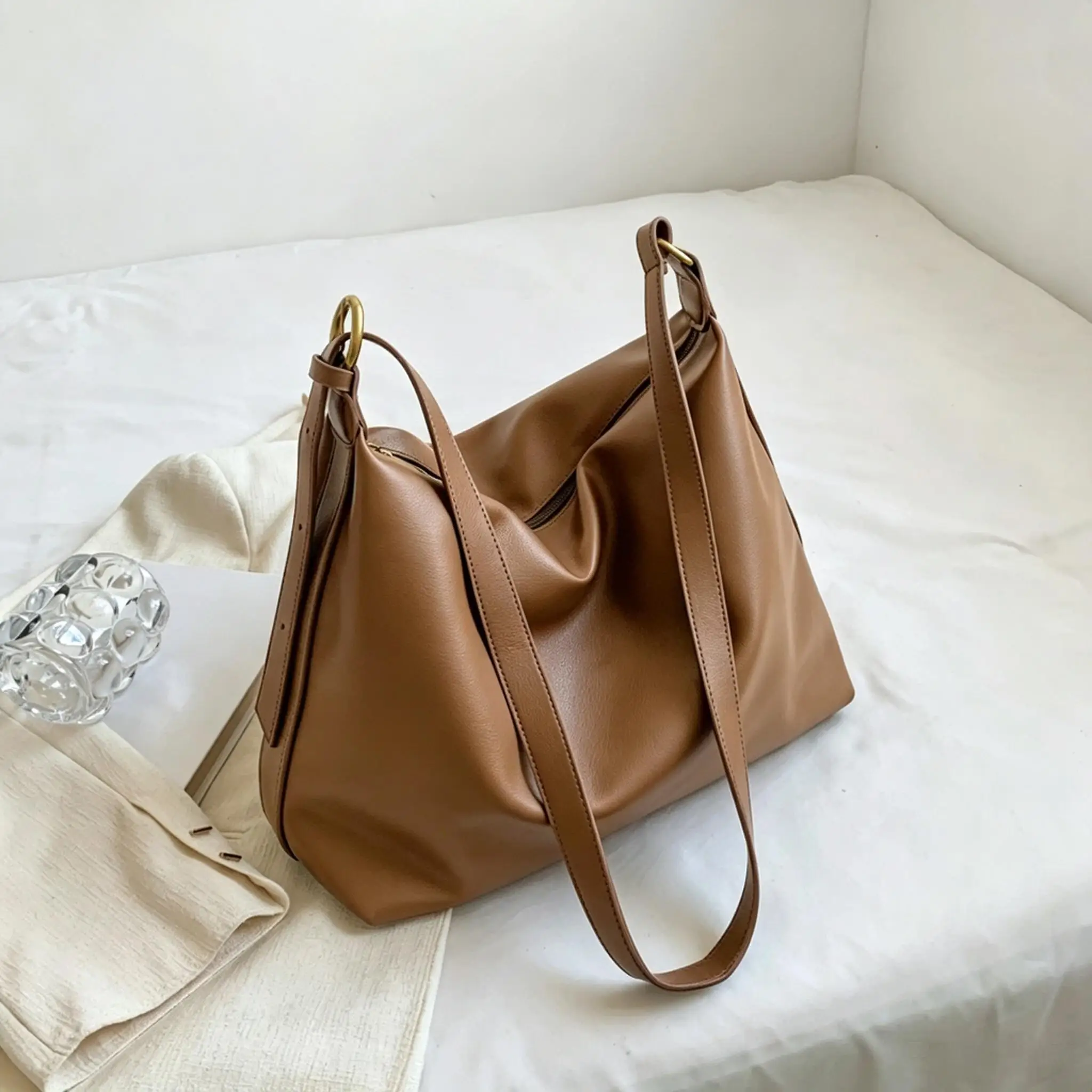 Elegant and stylish crossbody women's bag, 2026 new retro fashion shoulder bag