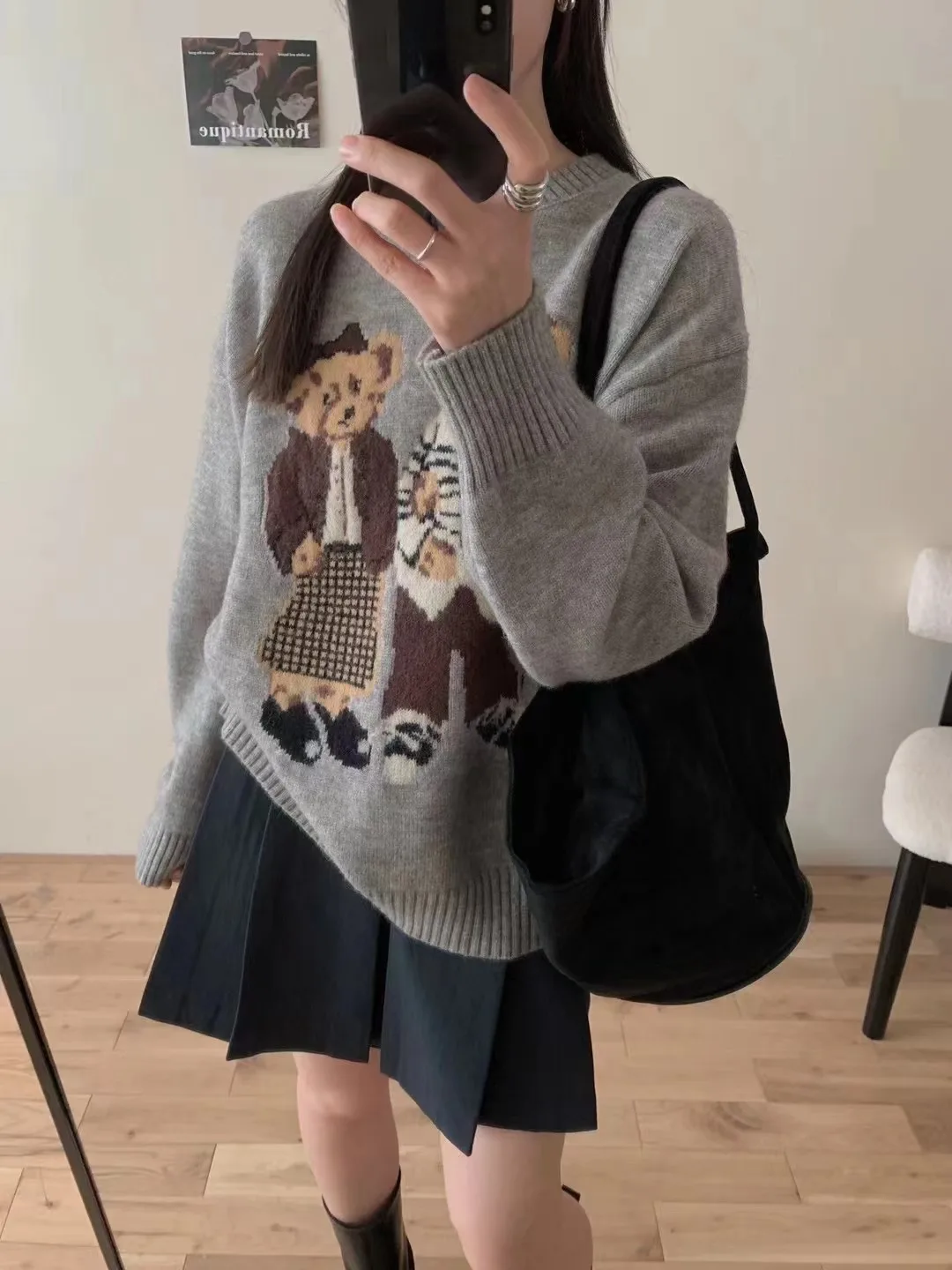 Retro cartoon teddy bear jacquard round neck knitted sweater for women in autumn and winter, new loose and slimming sweater top