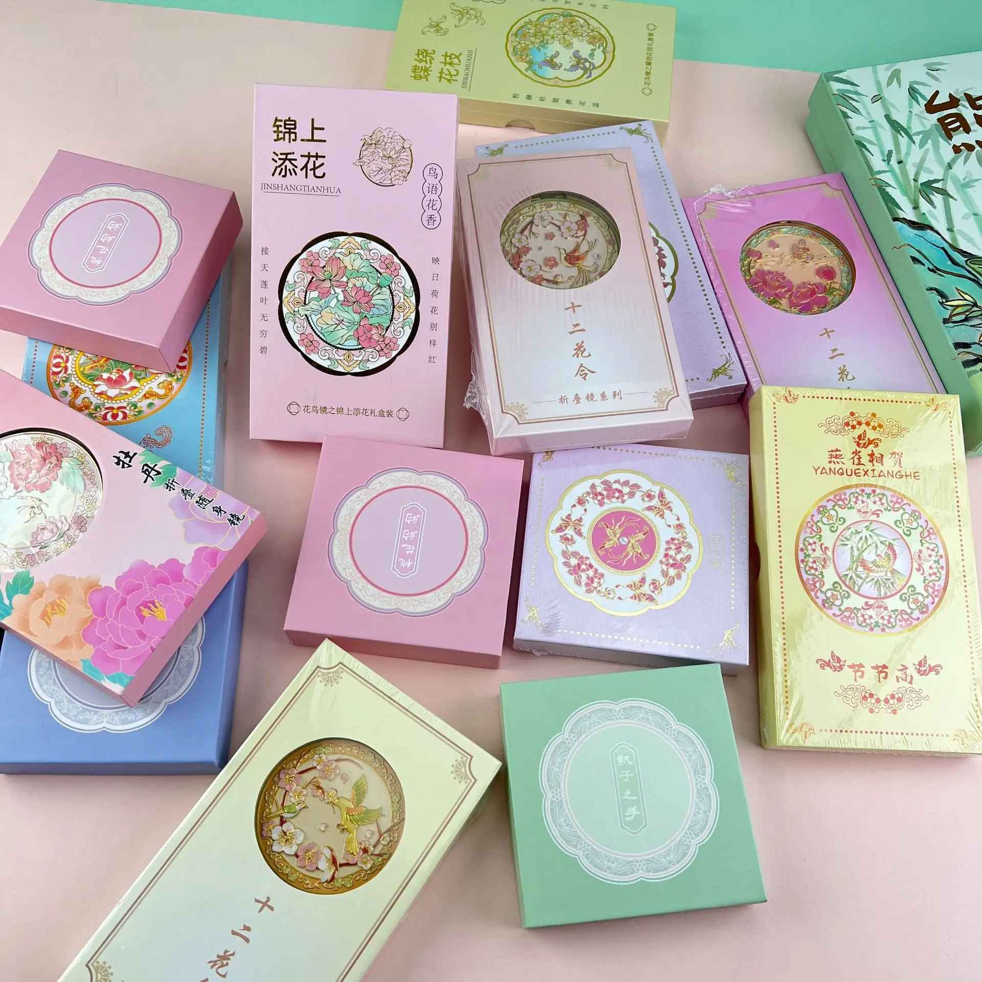 Folding Hand Mirror with Tassel Compact Makeup Mirror Portable Gifts for Women Wedding Souvenirs Mini Metal Vanity Mirror