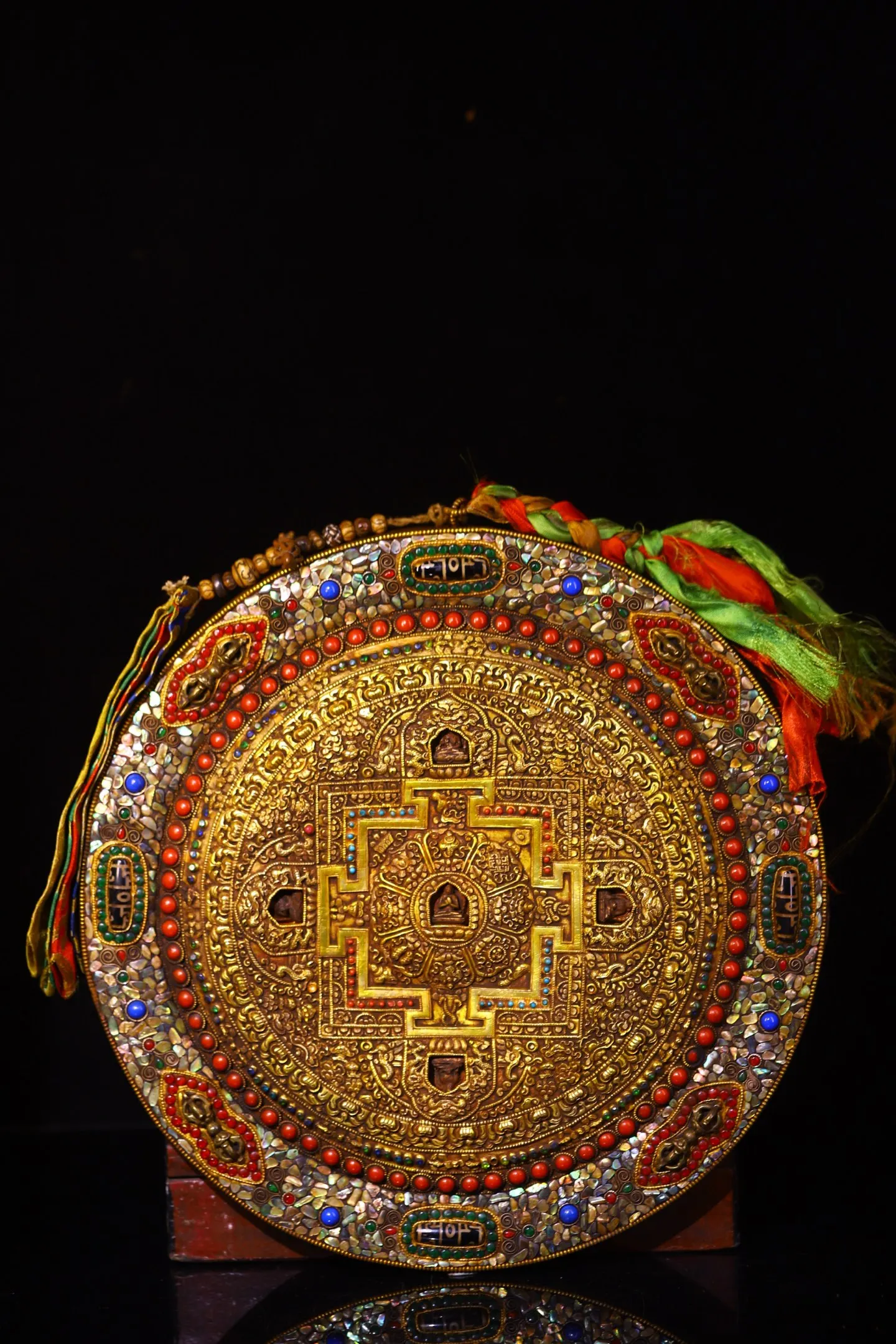 Old Tibetan Silver Gilded Filigree Mosaic Gem gZi Beads Shell Dragon flower pattern Buddha statue Tangka hanging screen