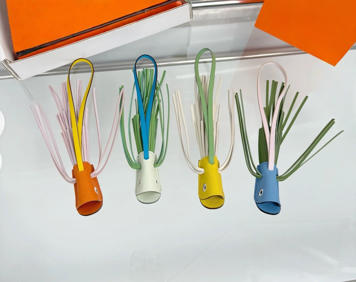 

Роскошный брелок Flounder серии H и подвеска в виде автомобиля: подвеска в виде рыбы Artisan + зажим для сумки — трендовый автодекор, идеальный праздничный подарок!