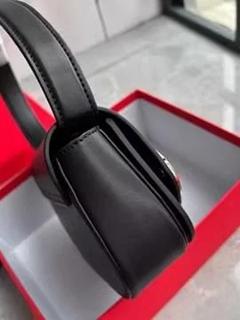 Elegant Leather Crossbody Bag Versatile Women's Underarm Single Shoulder Bag Artistic Style Popular among Young Ladies