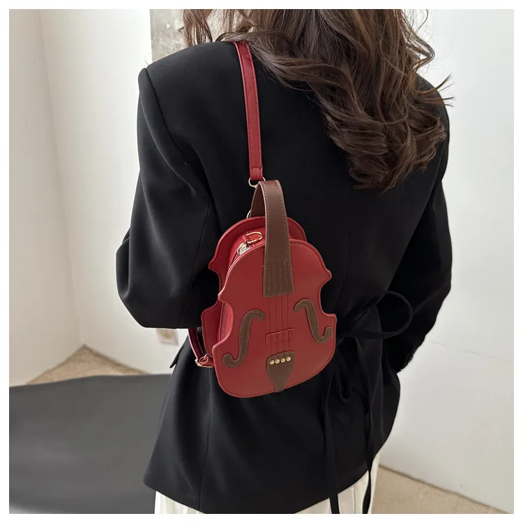 Neuartige Geigenförmige Umhängetasche in Rotem Kunstleder mit Einzigartigem Musik-Inspiriertem Schulterriemen für Modische Vielseitige Rucksäcke – Detail 18