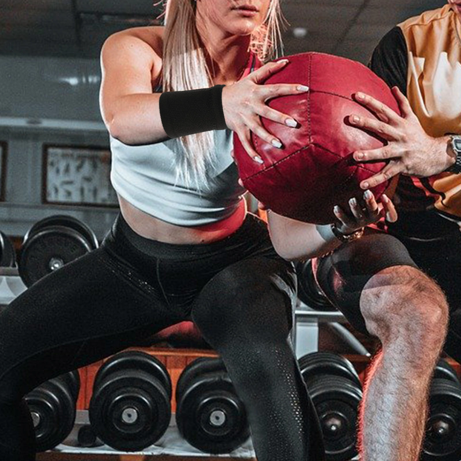 زوج واحد من سوار المعصم الرياضي خفيف الوزن وجيد التهوية من القطن لدعم اللياقة البدنية وواقي المعصم الممتص للعرق للتنس وكرة السلة