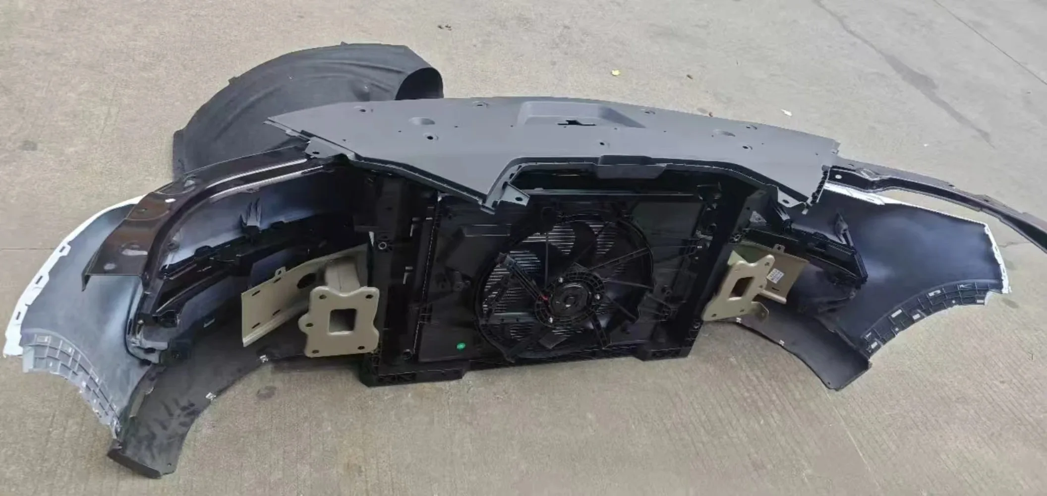 Second Hand Auto Car Bodykit for BYD Song Plus Nose Cut  Front Bumper Lip Headlights Bumper Replacement Front Bumper Complete