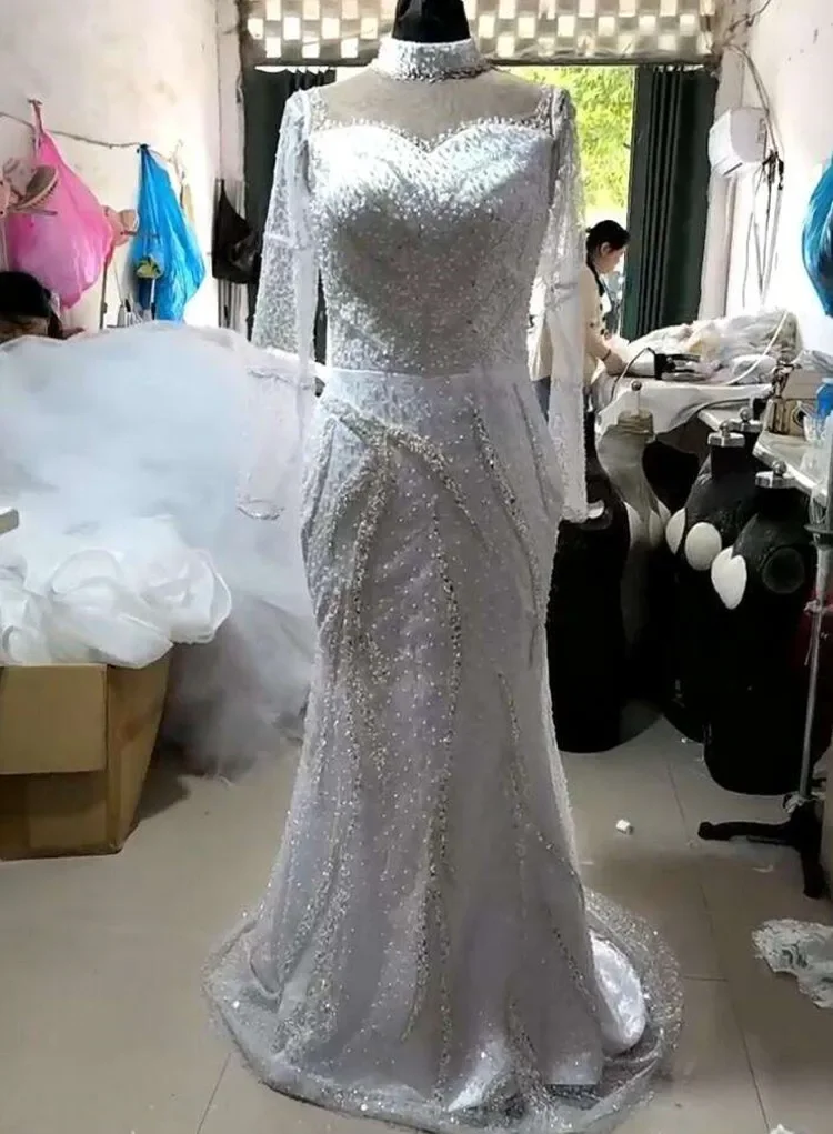 Vestido de novia personalizado con cuentas de perlas pesadas brillantes y cuello alto para novia, vestido de novia de manga larga de sirena, tren extraíble