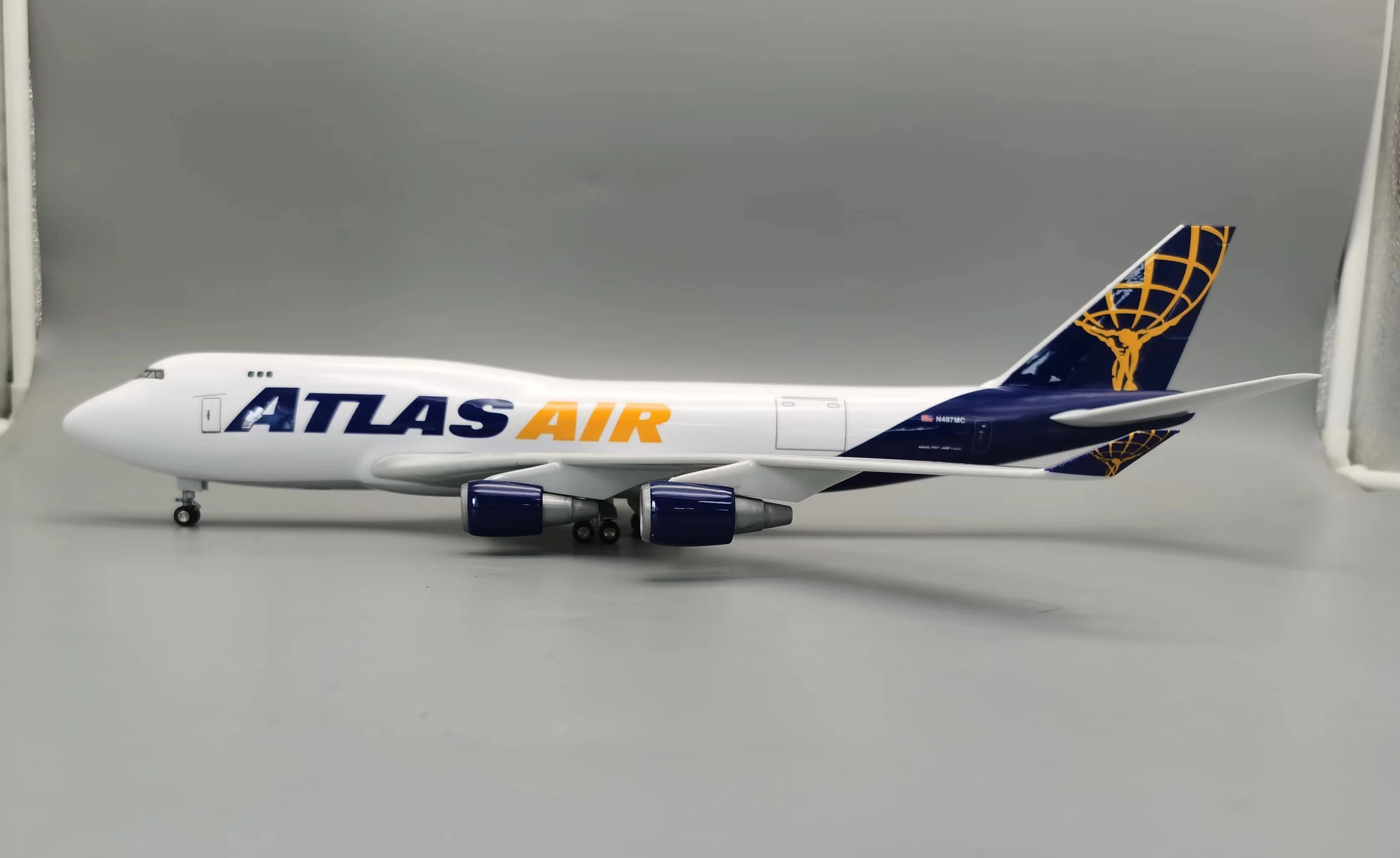 Scale 1:150 47cm Atlas Air 747 With Wheels And Lights Simulation Civil Aviation Airliner Model Aircraft LED Lights Ornaments