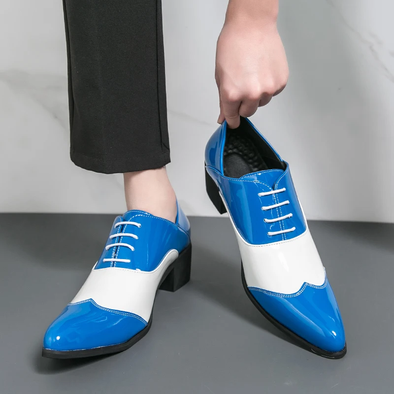 

Модные мужские туфли в английском стиле из разноцветной лакированной кожи на высоком каблуке с заостренным носком для делового стиля