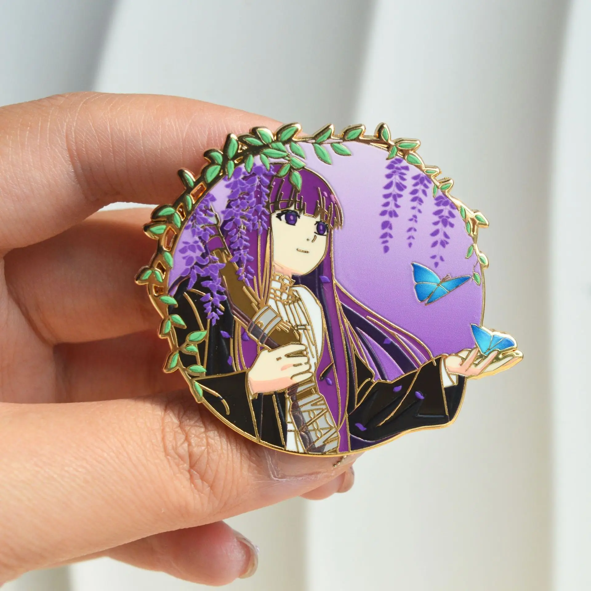 فريرين: ما وراء نهاية الرحلة المينا شارات السرخس دبابيس مانغا دبابيس أنيمي شارة لحقيبة الظهر الملابس التلبيب تأثيري لعبة الهدايا