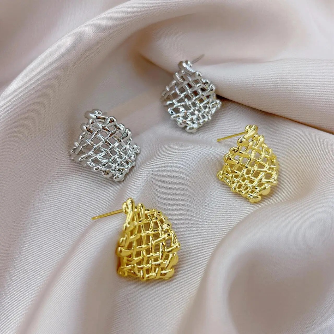 

Women's Silver Woven Mesh Earrings Gold Plated Irregular Hollow Out Hoop Earrings Fashion Chunky Textured Ear Studs Holiday Gift