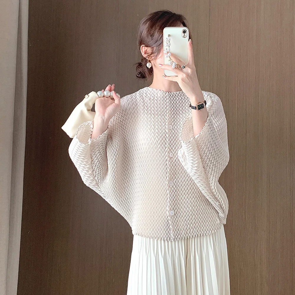 

Folded Short Knitted Outerwear Women's Loose Fit High End Polyester Fiber Open Cardigan Style Autumn Season Fashion Design
