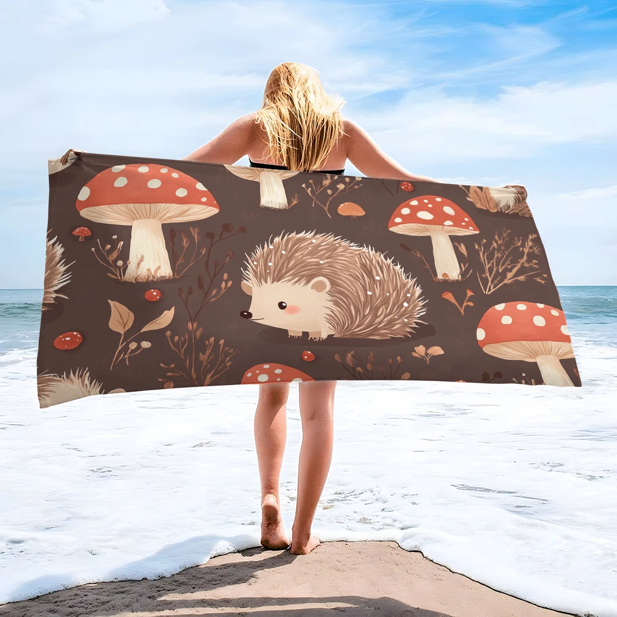 Soft microfiber beach towel with hedgehog pattern - quick drying, super absorbent, surfing and outdoor activities