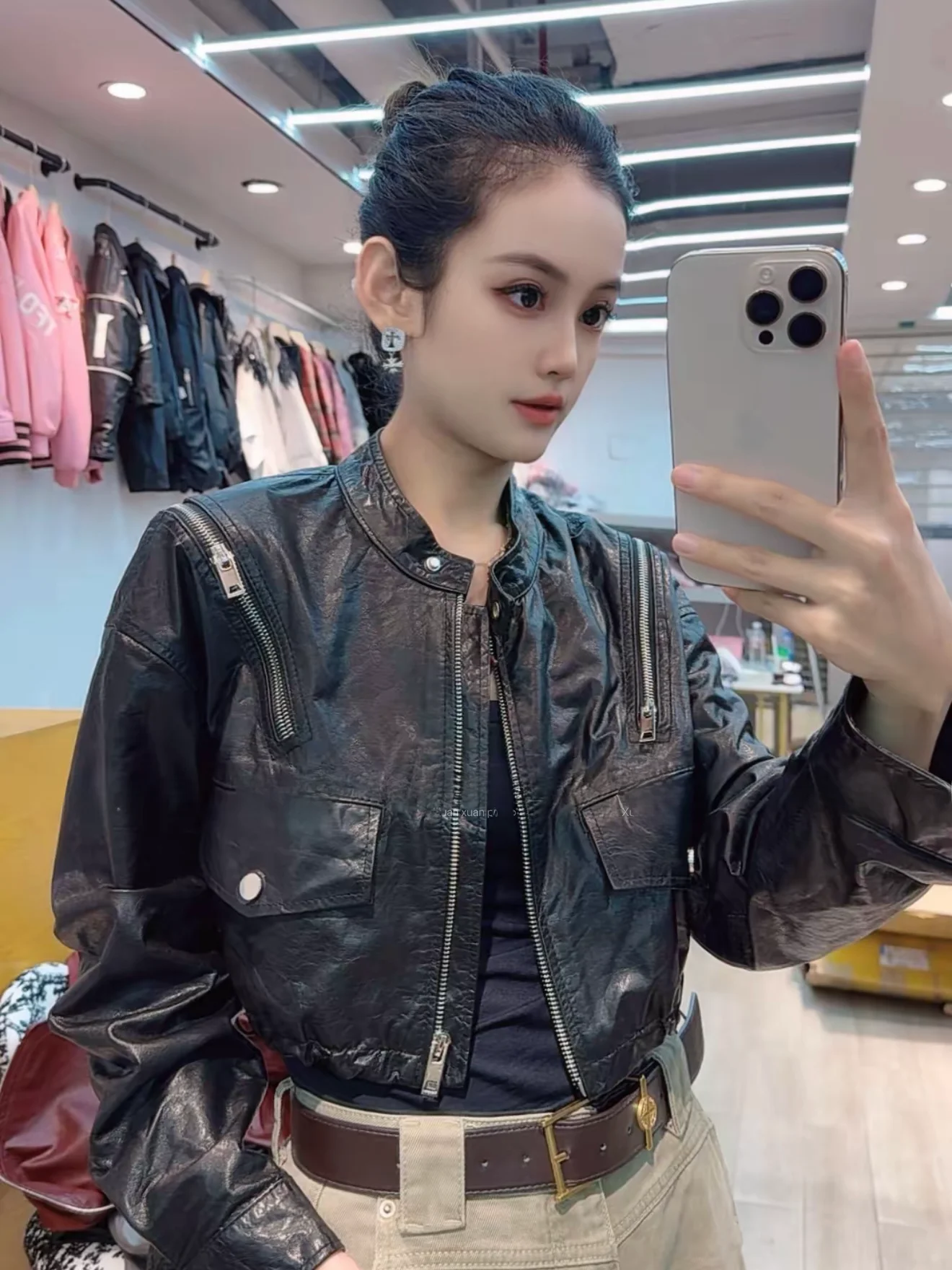 

Новая женская куртка из натуральной овчины 2026 года: повседневная, свободного кроя, стройнящая, универсальная, с длинными рукавами, на молнии, укороченная