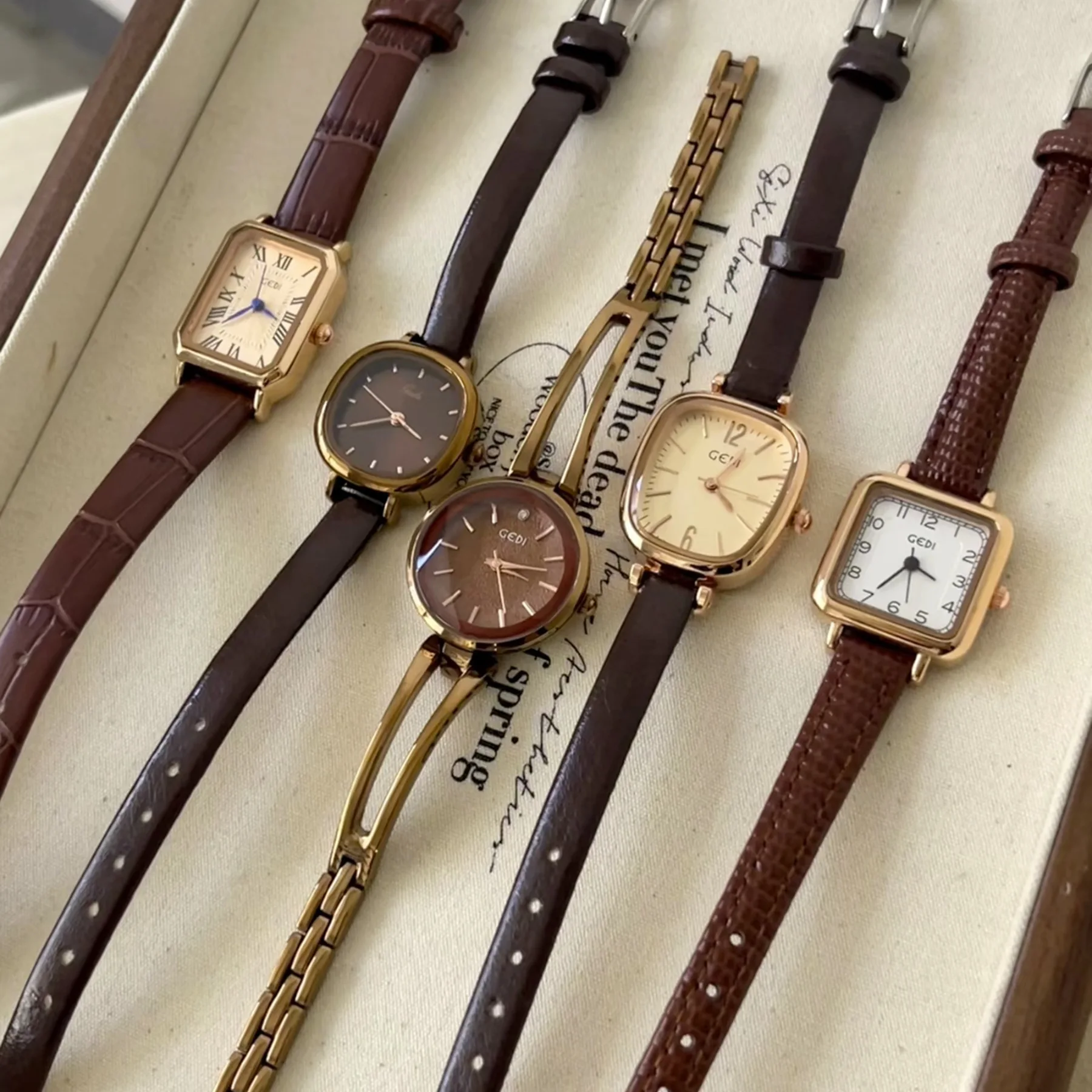 

Small AndExquisite Women'S WatchLight LuxuryRetro StyleSimple And Elegant Small Dial2026 New StyleWatch Accessory, Women'S Gift.