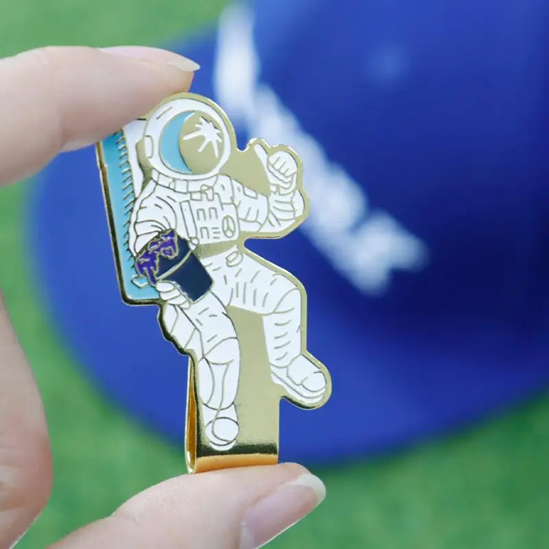 Funny Golf Ball Markers Golf Ball Marker Stamp Tool with Hat Clips Astronaut Decorative Clip Badge Hat Clip Hat Decoration