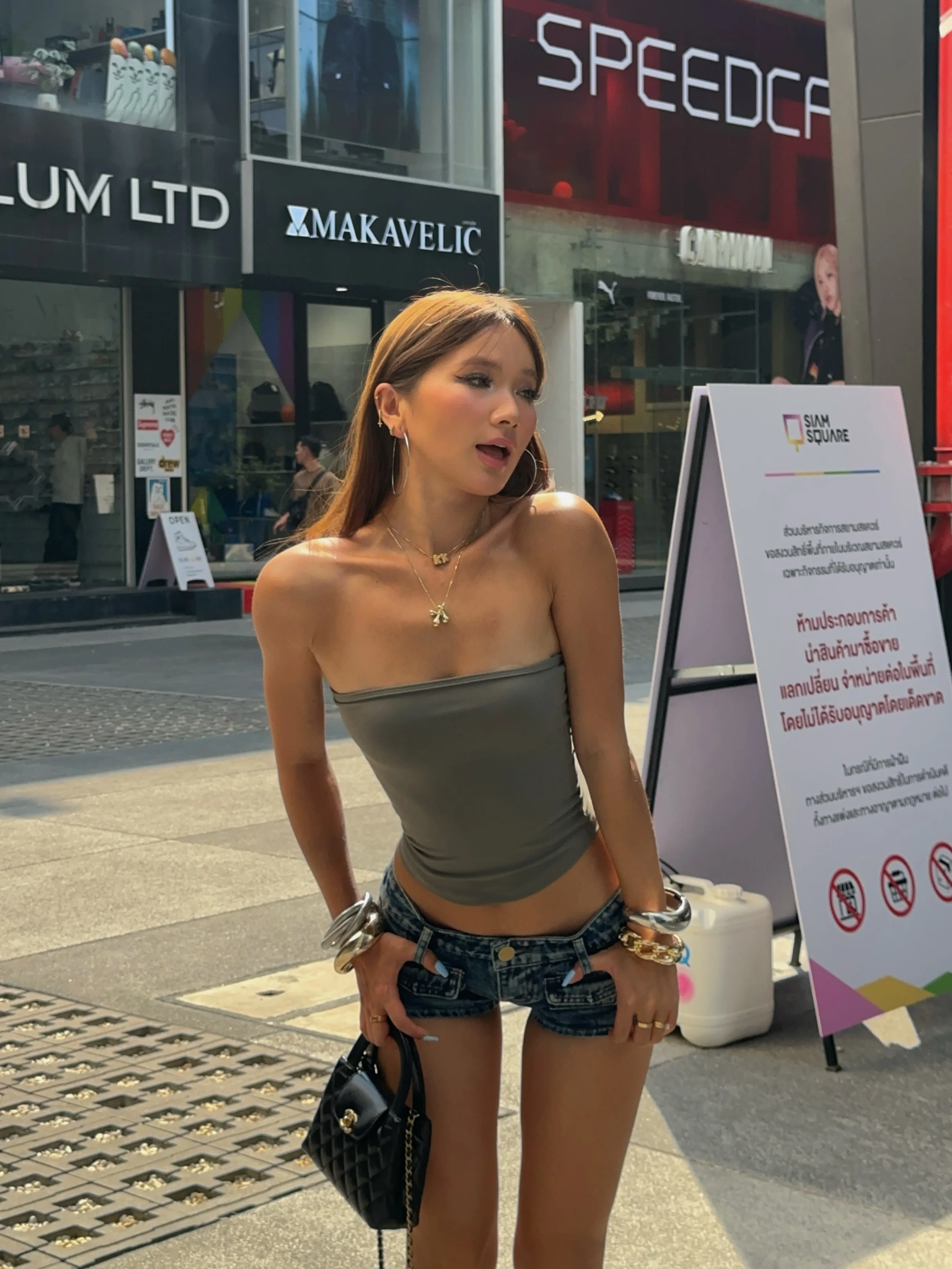 

Женский топ-майка с открытыми плечами в форме куба