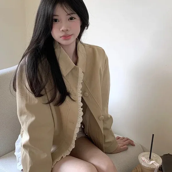 

2026 Lace Design Splicing Lapel Short Jacket Jacket Spring and Autumn New Khaki Baseball Top