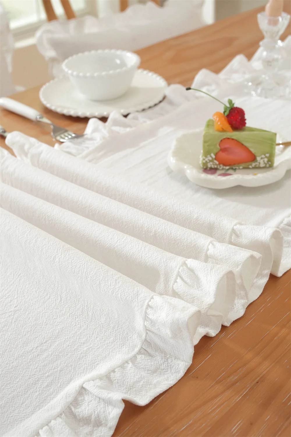 100% Cotton Ruffle Table Runner Farmhouse Rustic Ruffled Edge Table Runner for Baby Shower Bride Shower Birthday Party Wedding