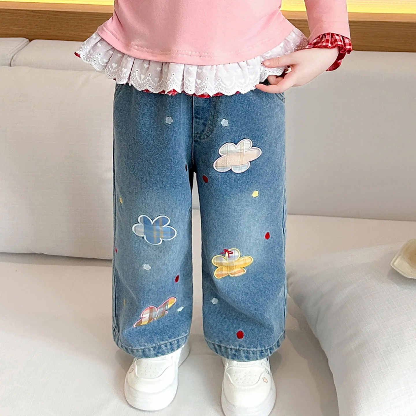 

Girls' Jeans Spring and Autumn 2026 New Children's Pants Sticker Embroidered Trousers