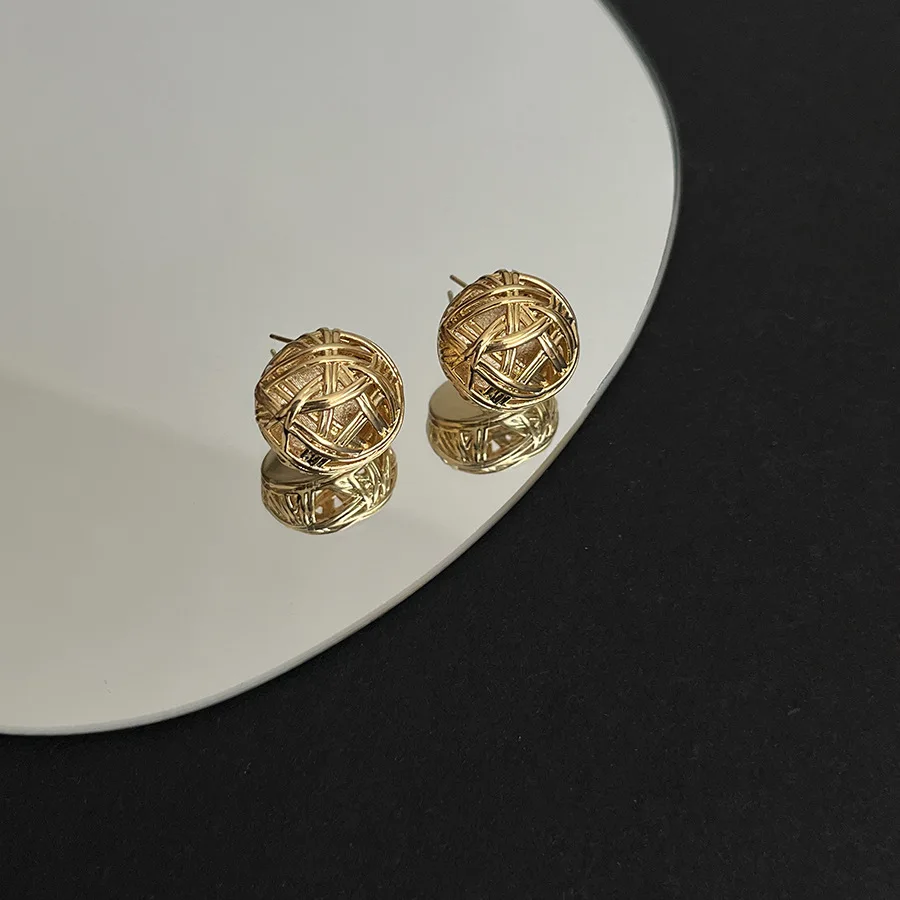 

PANJBJ 925 Sterling Silver Weave Studs Earring for Women Hollow Out Round Versatile Design Fashion Jewelry Gift Dropshipping