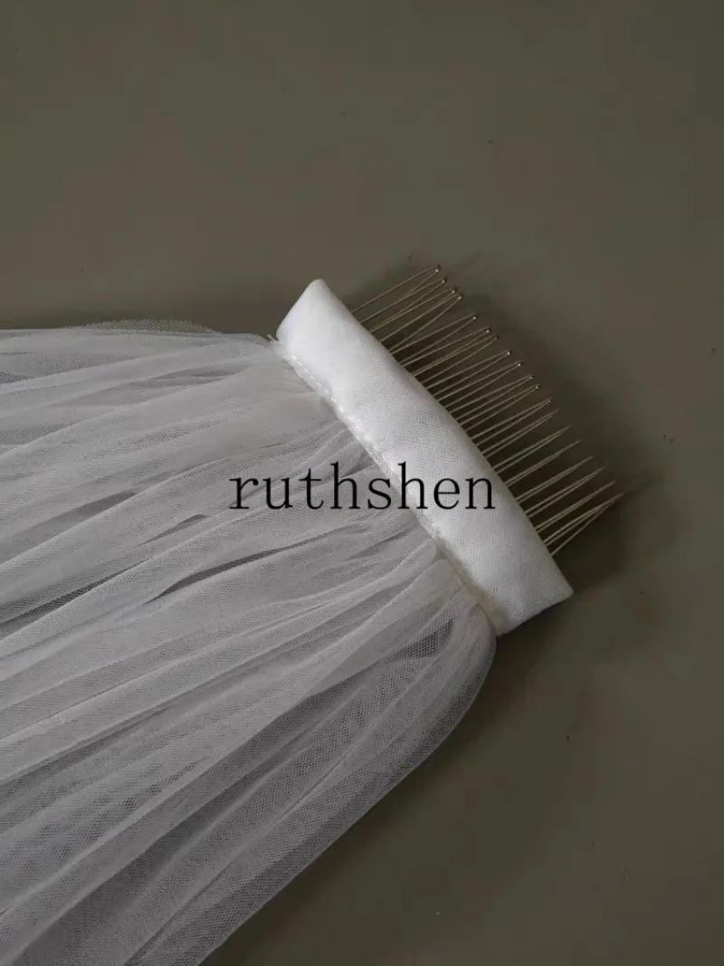 女性のショートワンレイヤーブライダルベールレースアップリケエッジウェディングベールコーム付き新しいブライダルアクセサリーカスタマイズ