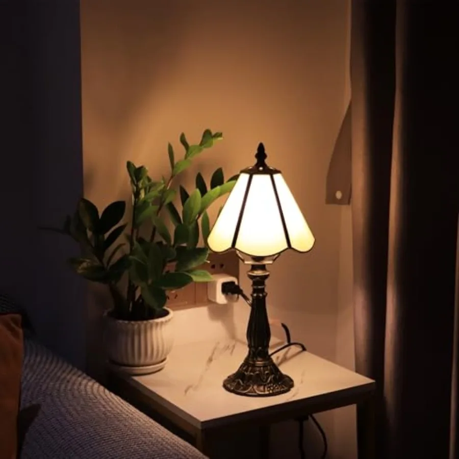 

Настольная лампа Tiffany в миниатюрном стиле, 6x6x14 дюймов, с витражным плафоном и бронзовым основанием из смолы, антикварный акцентный светильник