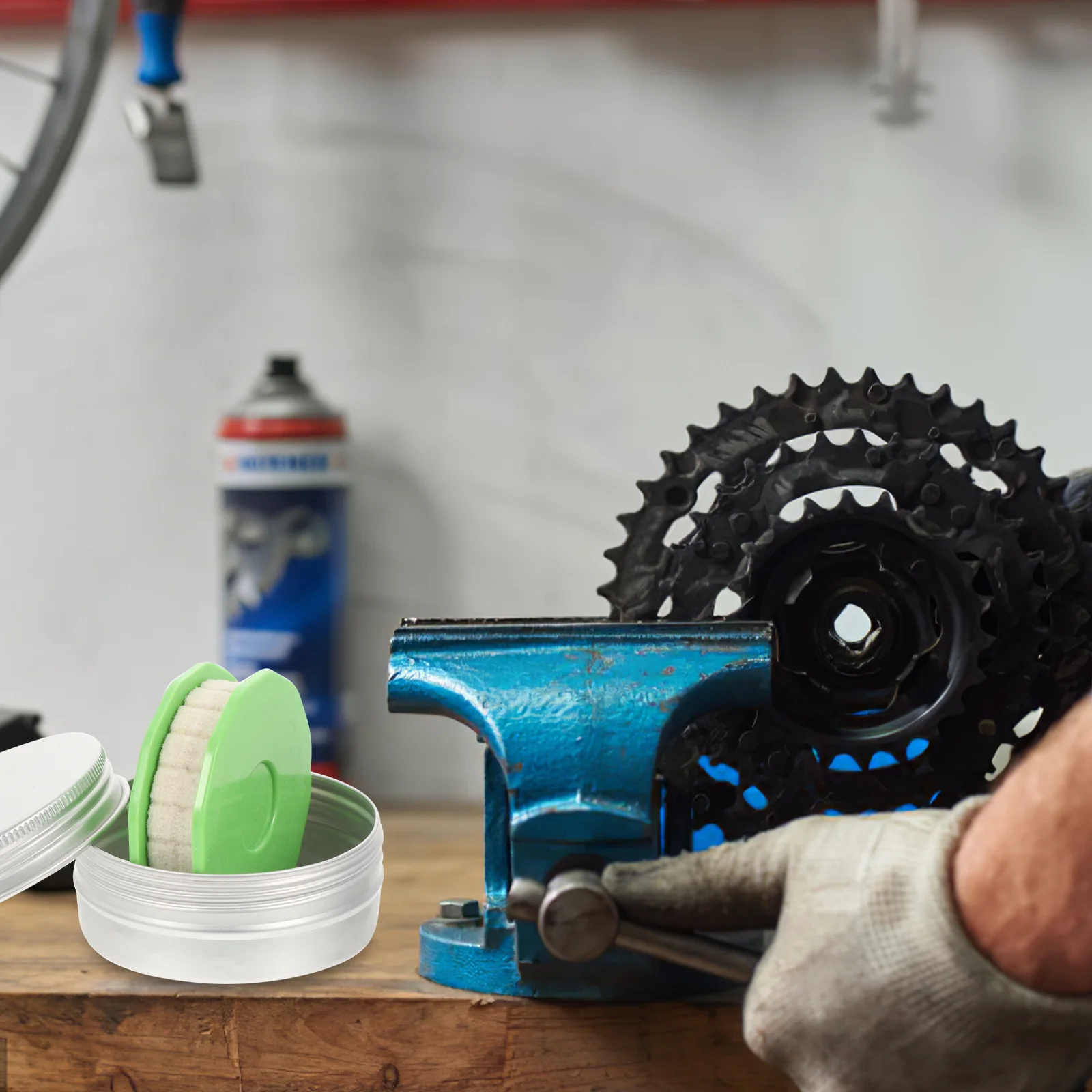 

2Pcs Bike Chain Care Tool High Class Material Safe Durable Essential Gadget Outdoor Riding Bike Chain Roller Oiler