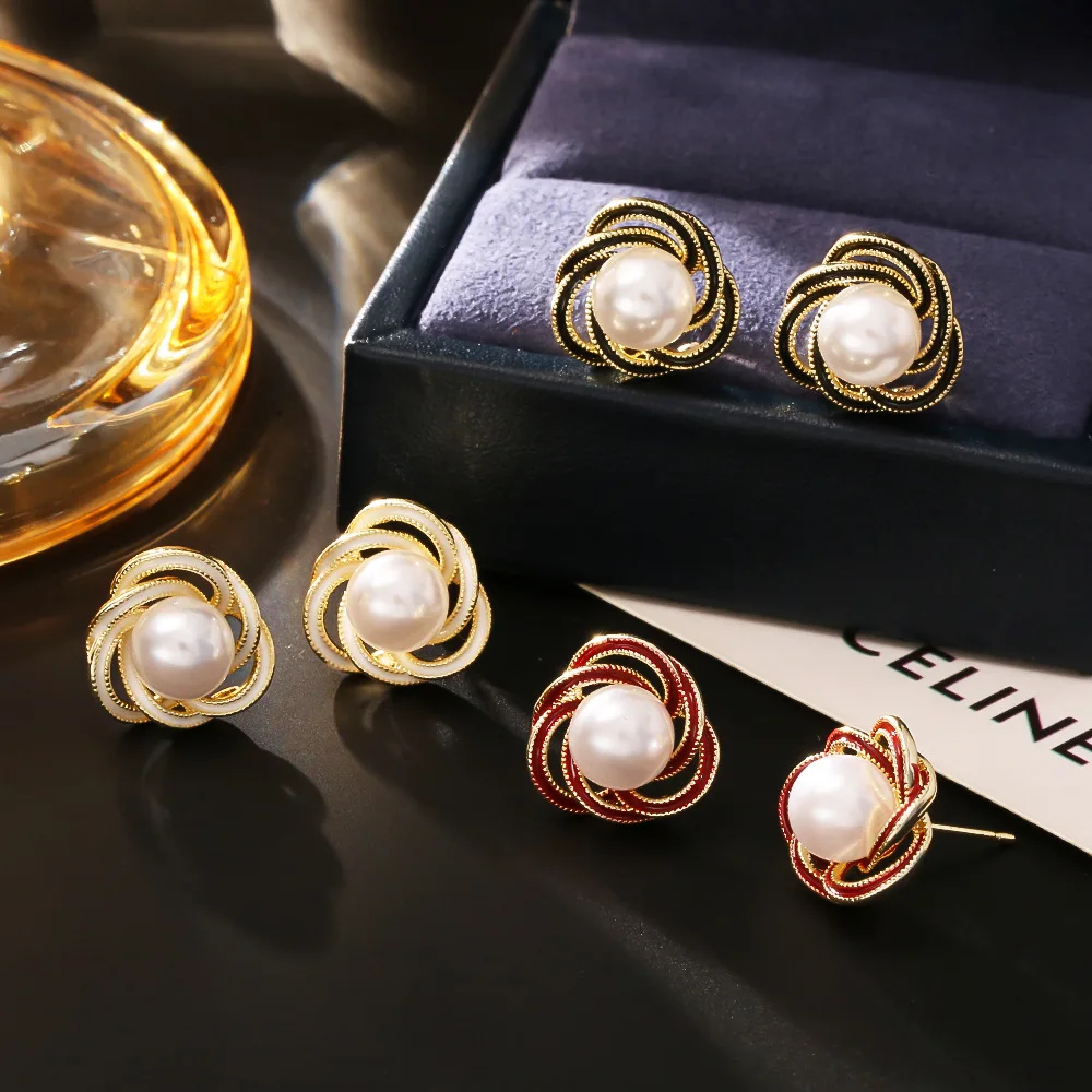 

Fashionable and exquisite retro gentle temperament earrings high-end oil dripping color pearl earrings niche design earrings