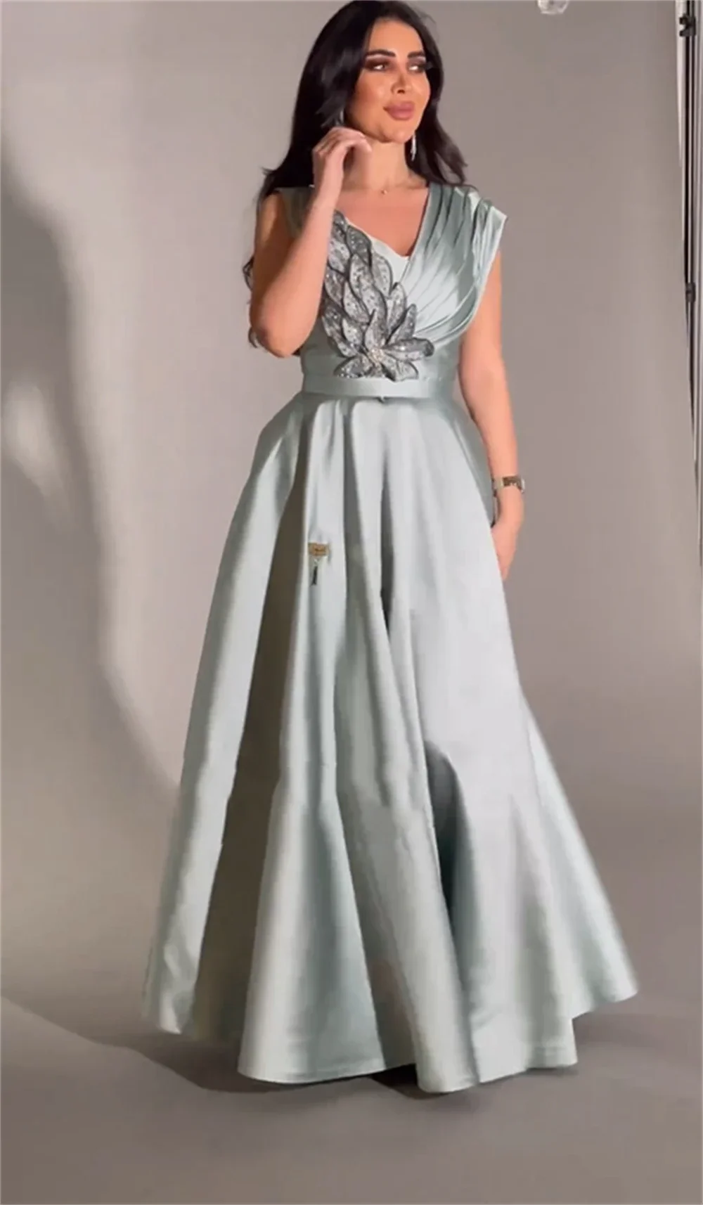 Robe de Soirée en Satin à Paillettes, Robes de Bal Élégantes, Col en V, Ligne A, Fleurs de Quinceanera, Vinc, 2023