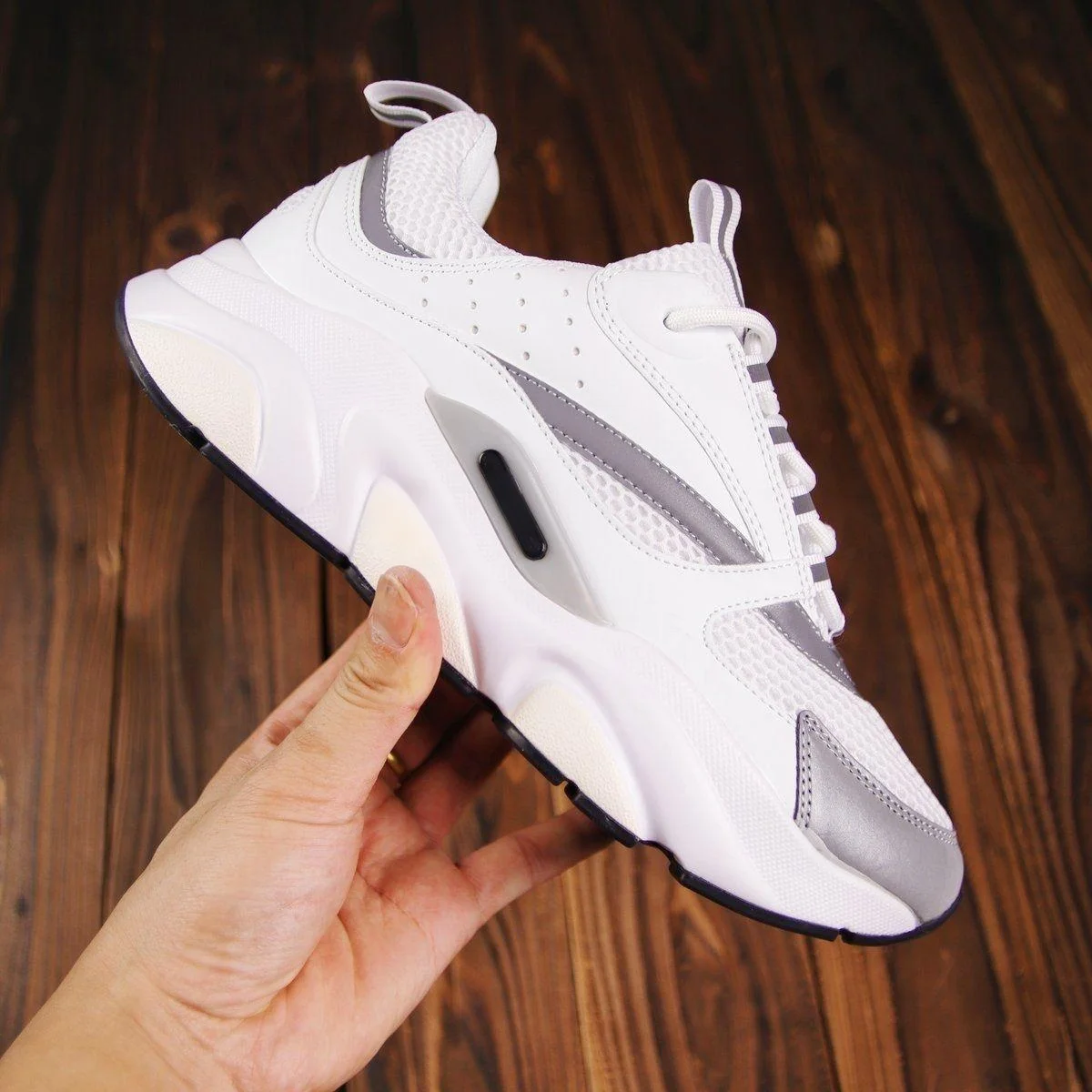 2026 جديد الصيف موضة اليومية عادية تنفس مسطحة القاع أحذية رياضية الرجال B22 جولة تو صافي القماش المرقعة الدانتيل متابعة الأحذية