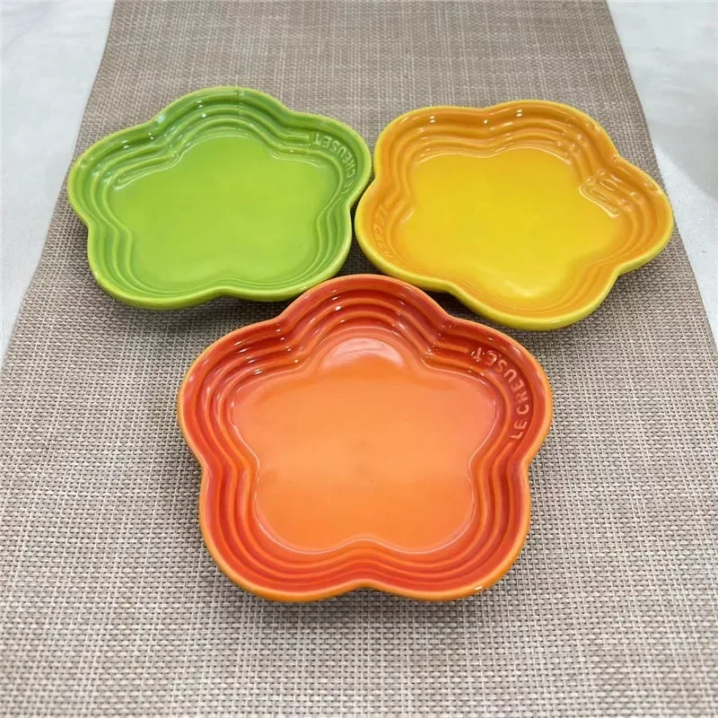 5.5\'\' Cat Feeding Flower Shaped Ceramic Disc Extra Wide Raised Cats Food Bowl Anti-vomiting Cat Feeder Pet Delicate Tableware