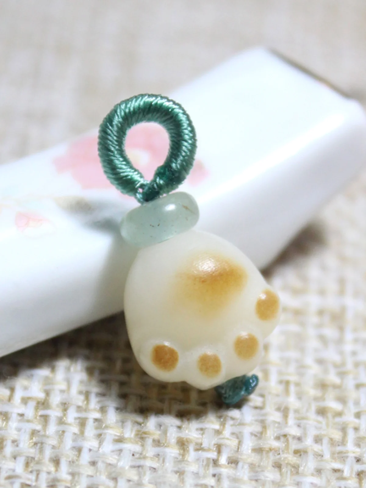 กำไลข้อมือทำจากรากโพธิ์เผาถ่าน ช่วยเรียกทรัพย์ ทำด้วยมือ พร้อมจี้ลูกปัด สำหรับทำเครื่องประดับ DIY