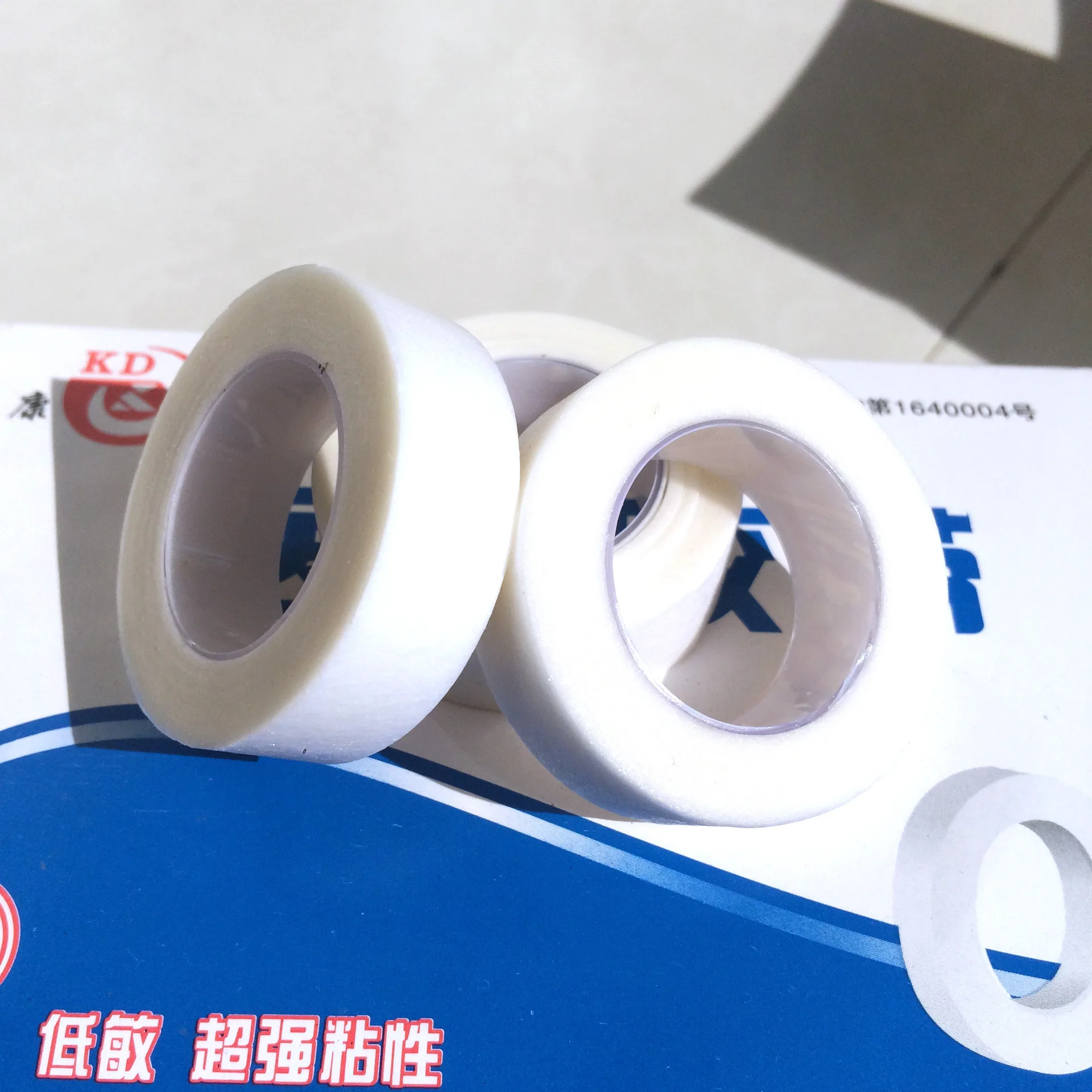 1.25cm*9.1m strong adhesive paper tape breathable low sensitivity non-woven fabric pressure-sensitive tape grafting eyelash tape