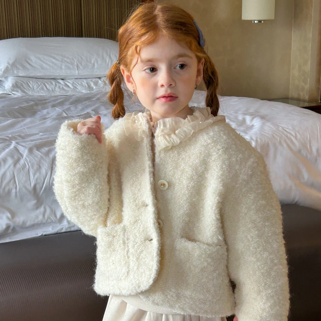 

Пальто для девочек, осень-зима 2022, новая детская одежда, корейский стиль, мягкое восковое кружевное пальто для девочек с бусинами для ногтей и завитками волос