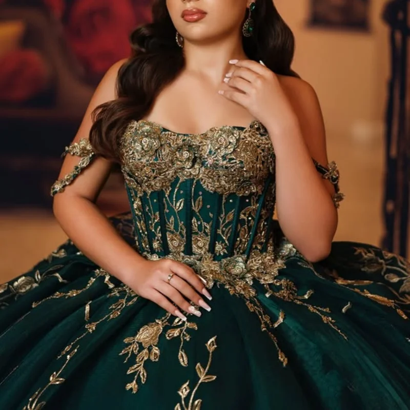 Sukienki Quinceanera w kolorze czarnozielonym na zamówienie, z odkrytymi ramionami, kryształowymi aplikacjami i długim trenem, Vestido 15 Quinceanera