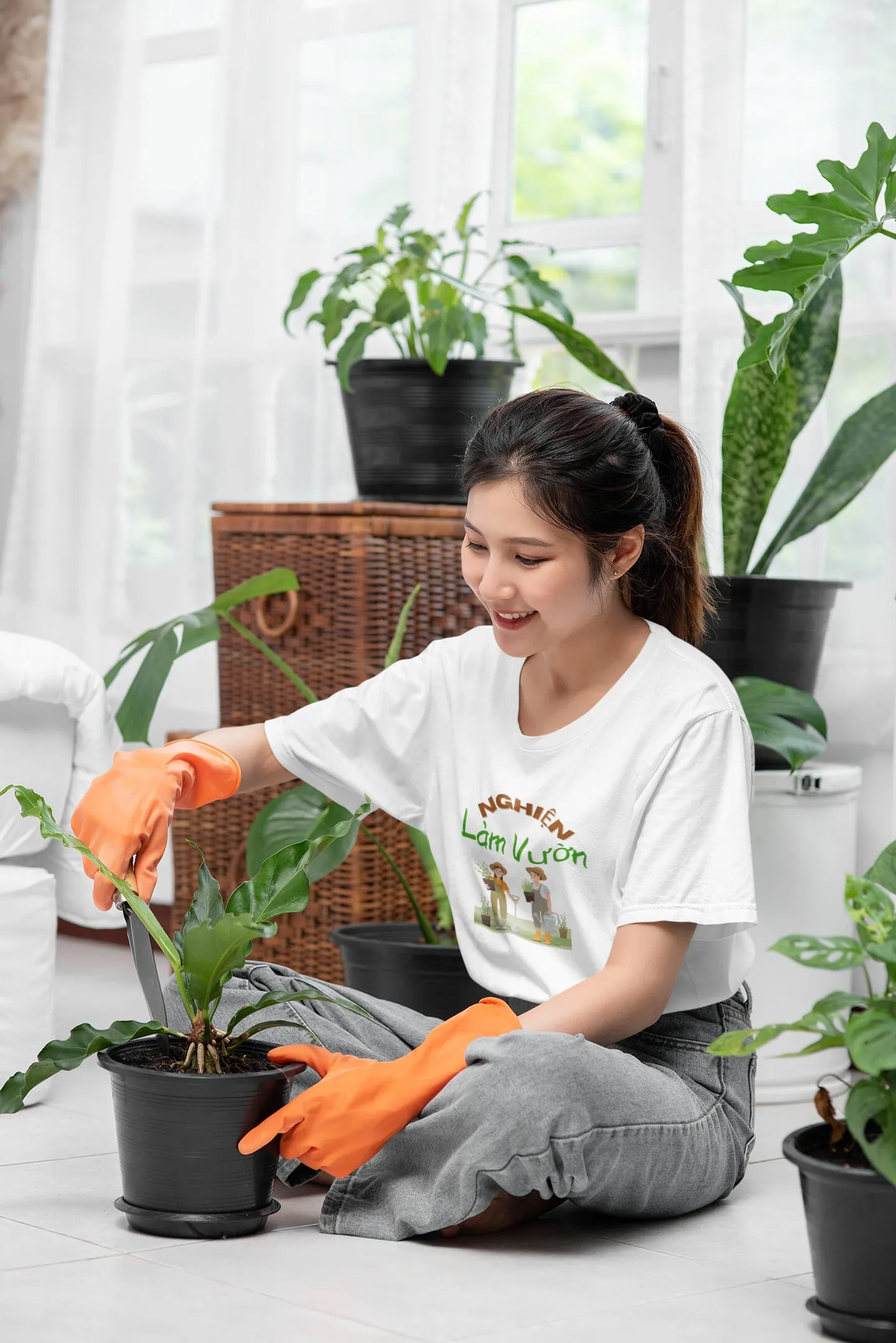

Nghien Lam Vuon T Shirt Vietnamese Vietnam Gardening Funny Gardener