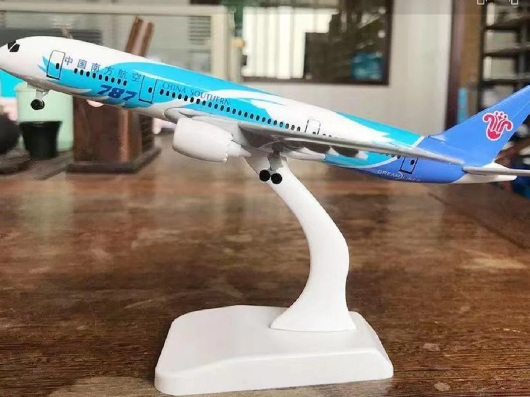 20cm Alloy Metal Diecast Aircraft China Southern Airlines B787 Airplane Model With Wheels Office Desktop Decoration Collection