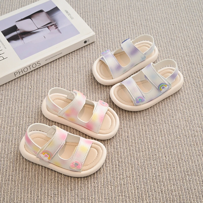 

Летние сандалии для девочек, красочные блестящие детские тапочки с открытым носком на массивной подошве, пляжные нескользящие удобные детские туфли на плоской подошве, размеры 23-33