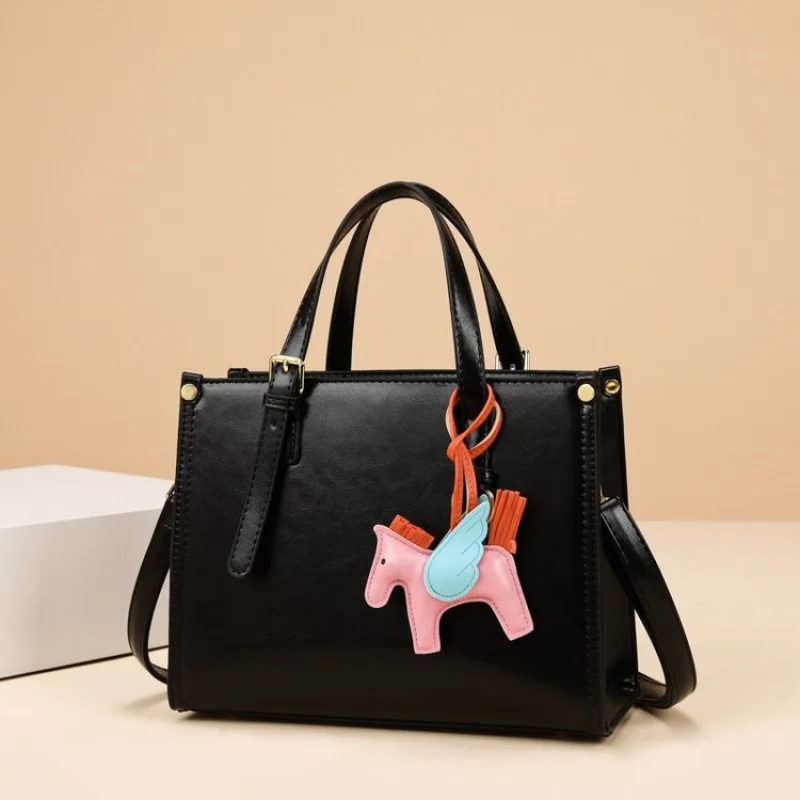 

Chic Women's Handbag Made Of Ocelot-Print Leather Boasting Trendy Bolivia Casual Argentina Spacious Soft Look​