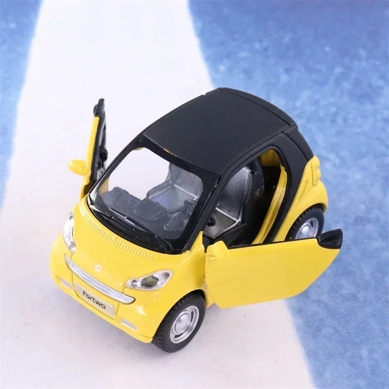 1:36 Smart Fortwo Toy Vehicles Diecast Model Cars-Toy For Children Metal Cars For Brithday Decoration E172