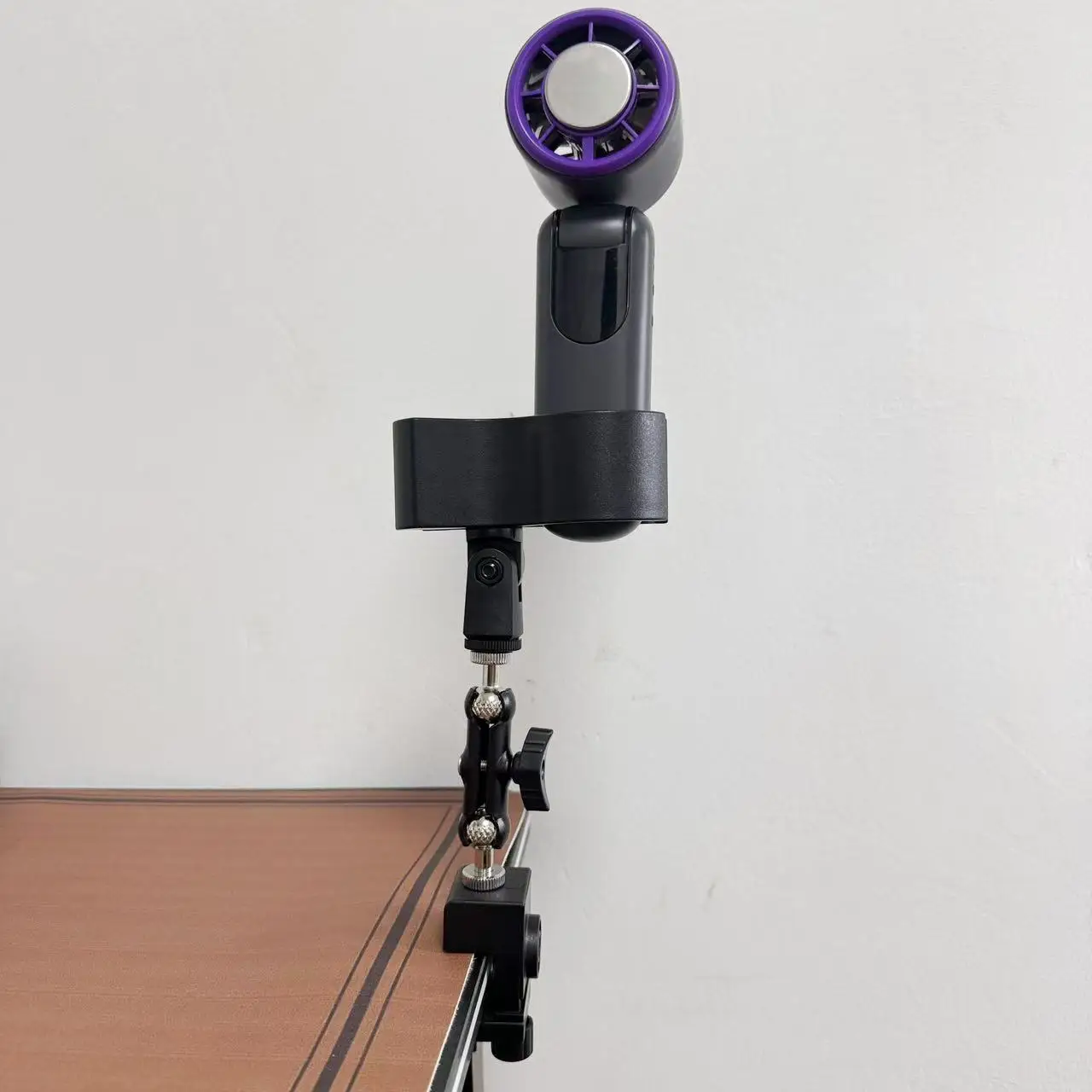 Metal Desktop Mic Stand with Screw Adjustment Clamp And 360 Universal Rotating Clip-On Joint for Desktop Use