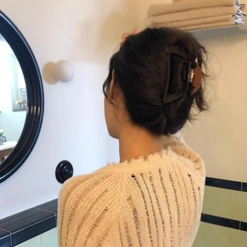 

M6CD Acetate Winter Claw Clip Plush Lovely Hair Claw Beautiful Girls Hair Hair Claw for Various Hair Types and Styles