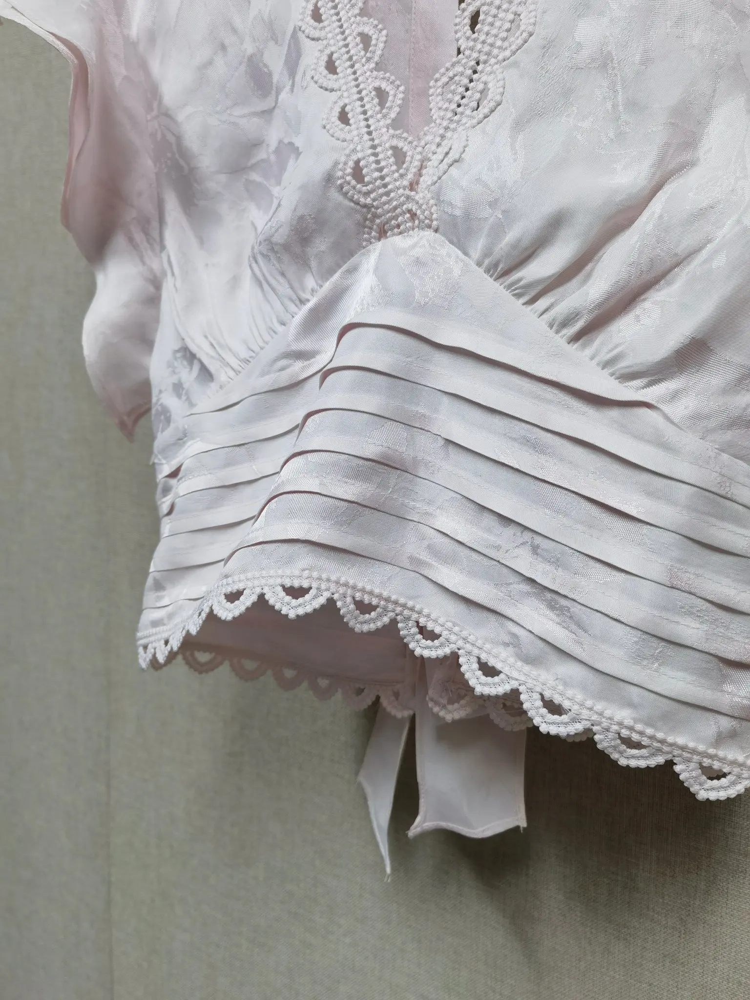 

Women's Pink Lace Trim Blouse, V-Neck Ruffle Sleeve Pleated Waist Tie Back Top 2026 Summer
