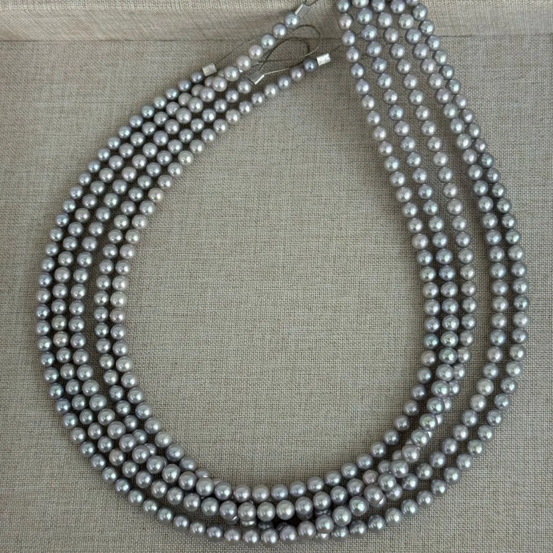 

Ожерелье из натурального серебристо-серого пресноводного жемчуга диаметром 5-6 мм, сильный блеск, почти идеальный круглый почти бездоганный, элегантные ювелирные изделия из жемчуга