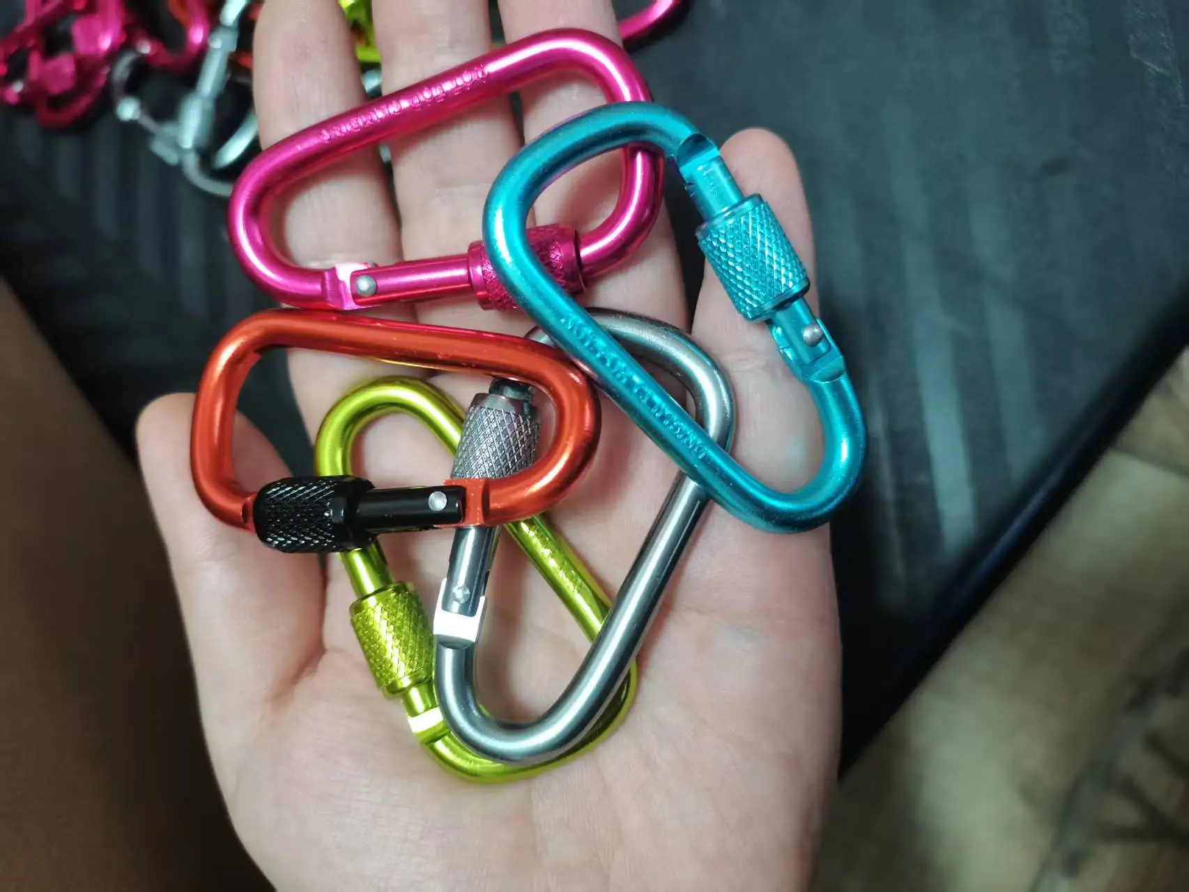 

2026 D Shape Locking Carabiner Keychain Outdoor Aluminum Backpack Clip Rope Hook for Camping Hiking Gear Accessories