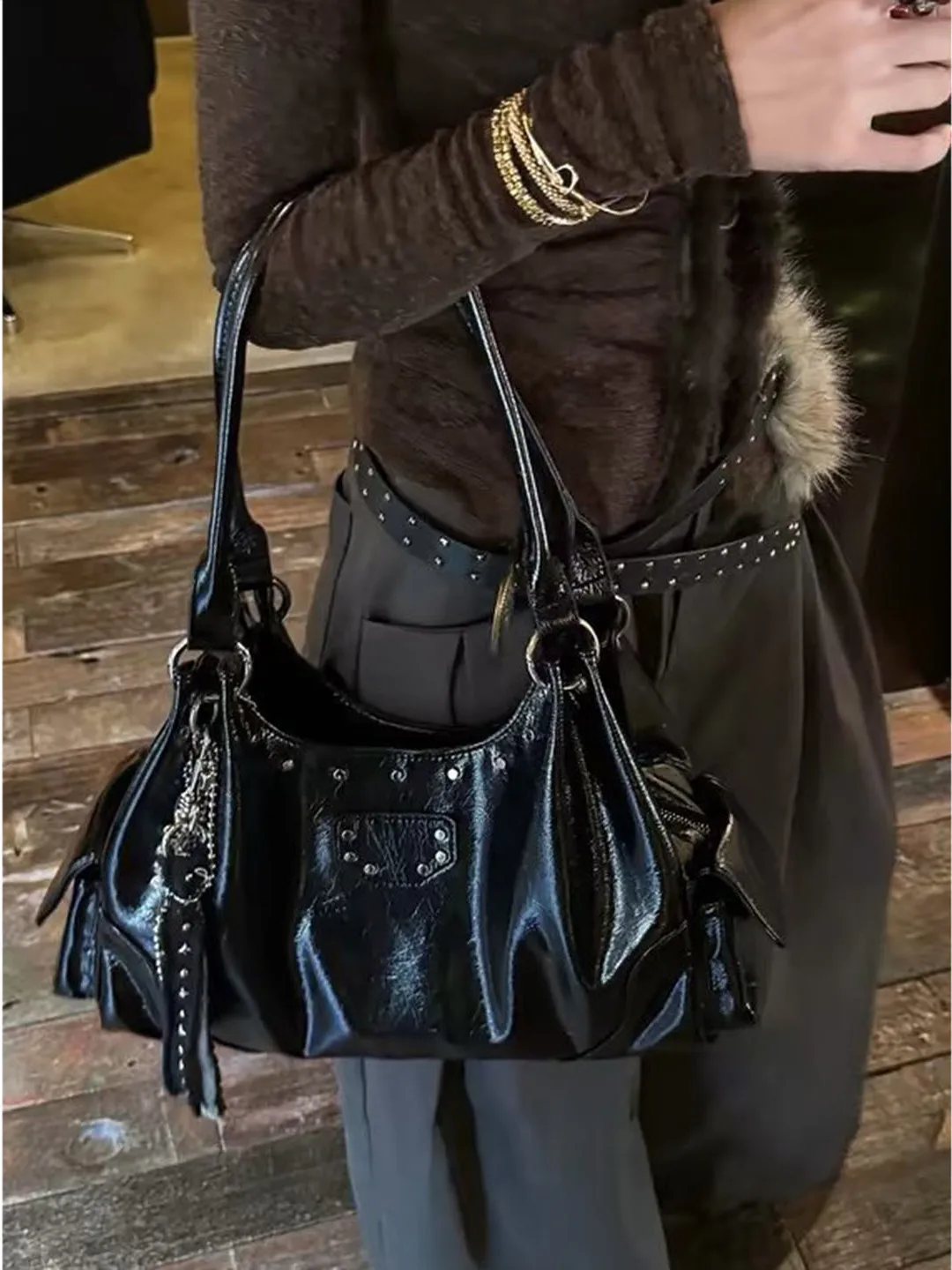 sac-fourre-tout-en-cuir-huile-haut-de-gamme-grande-capacite-style-simple-et-tendance-sac-a-bandouliere-unique-pour-trajets-quotidiens-ou-moto