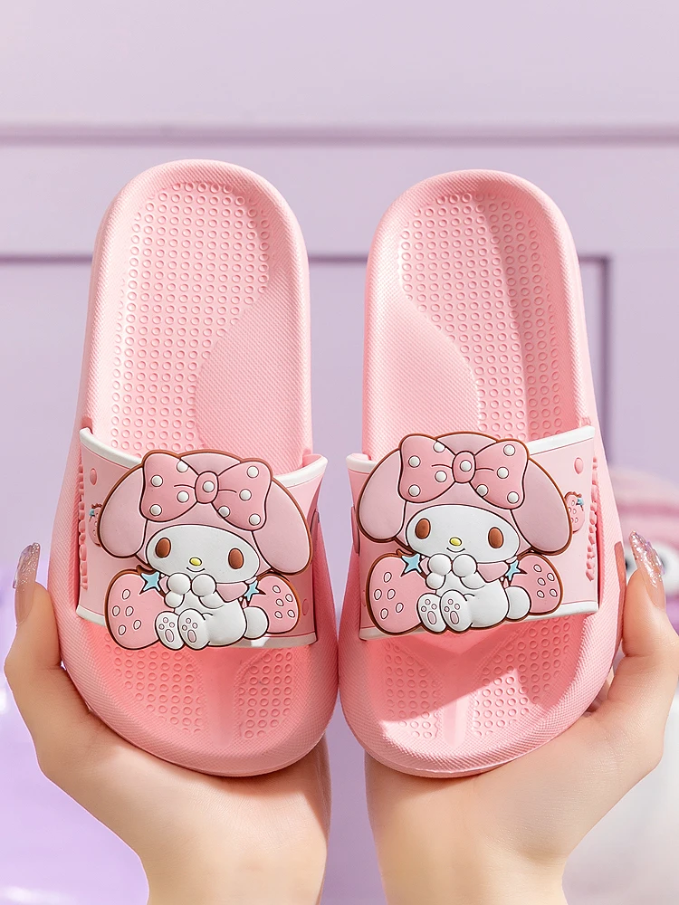 

Hello kitty Cat Kuromi Cinnamoroll, крутая летняя детская обувь для девочек в помещении, Нескользящие Симпатичные детские тапочки с мягкой подошвой