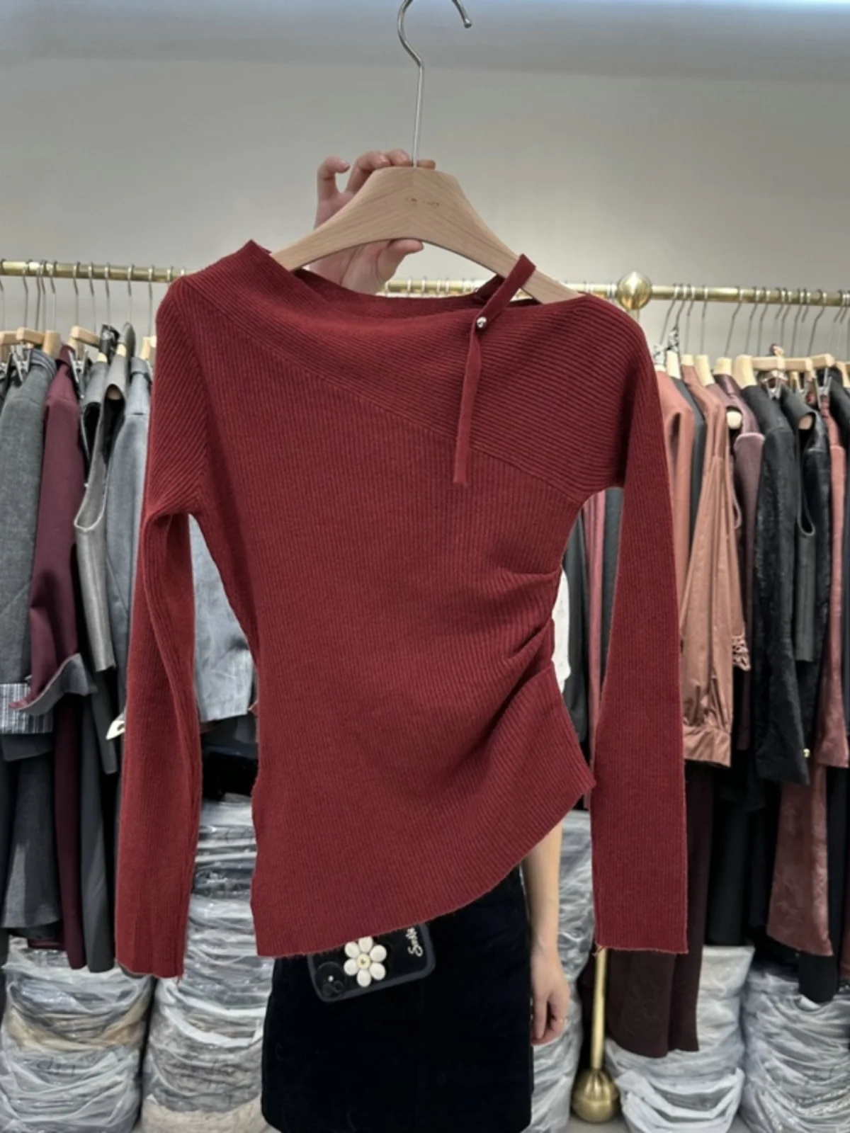 

Модная вязаная рубашка с одним открытым плечом, женская модель, с завязками, боковыми разрезами, длинными рукавами, стандартного кроя, однотонная, для повседневной носки